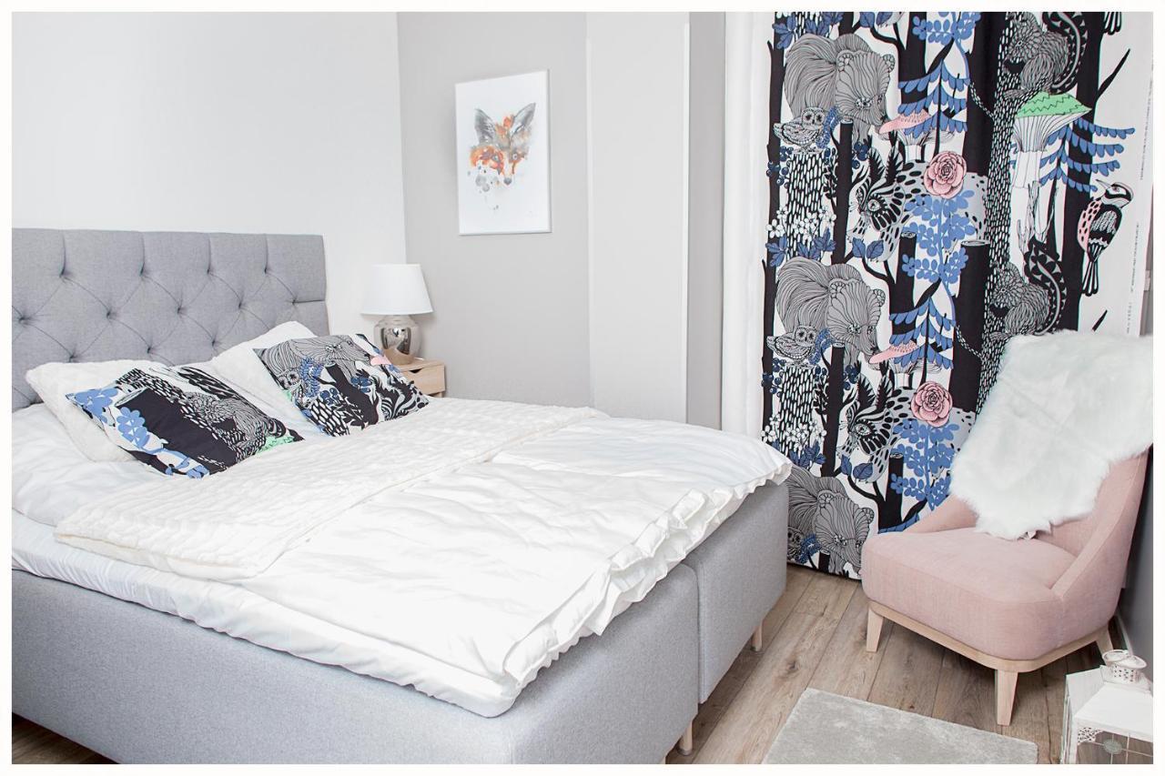 Crystal Arctic Suites Rovaniemi Exterior foto Bedroom with a bed and a chair